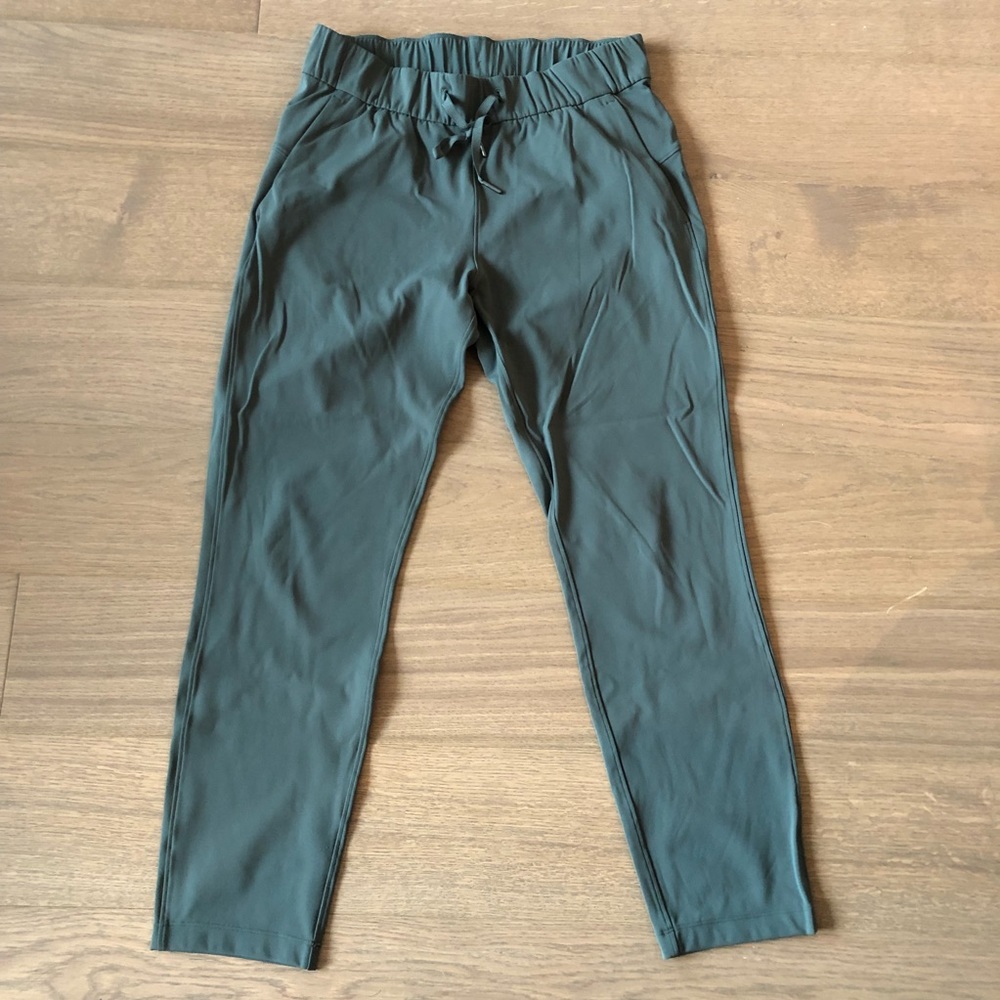 Lululemon “on the fly” pants